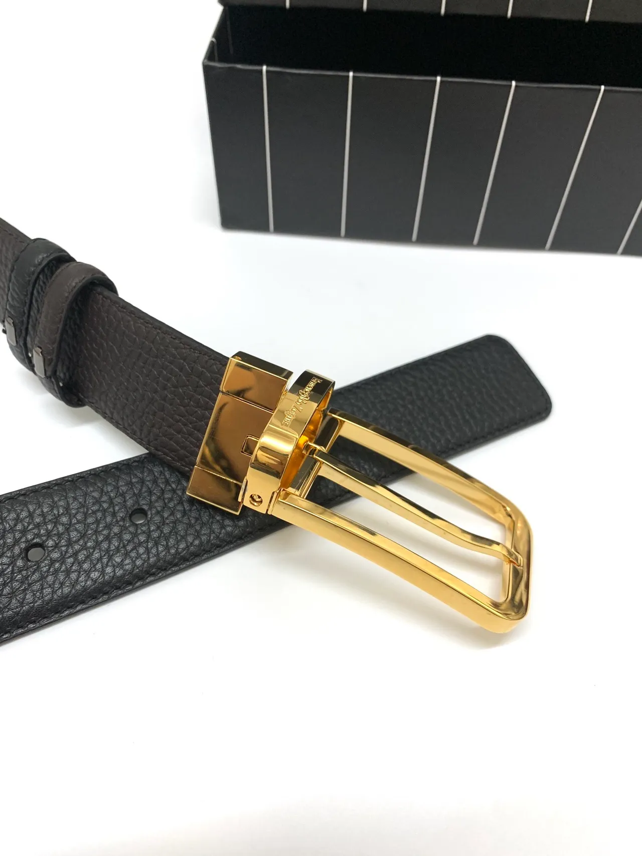 Black Gold Pebbled Rectangular Buckle Leather Belt 5