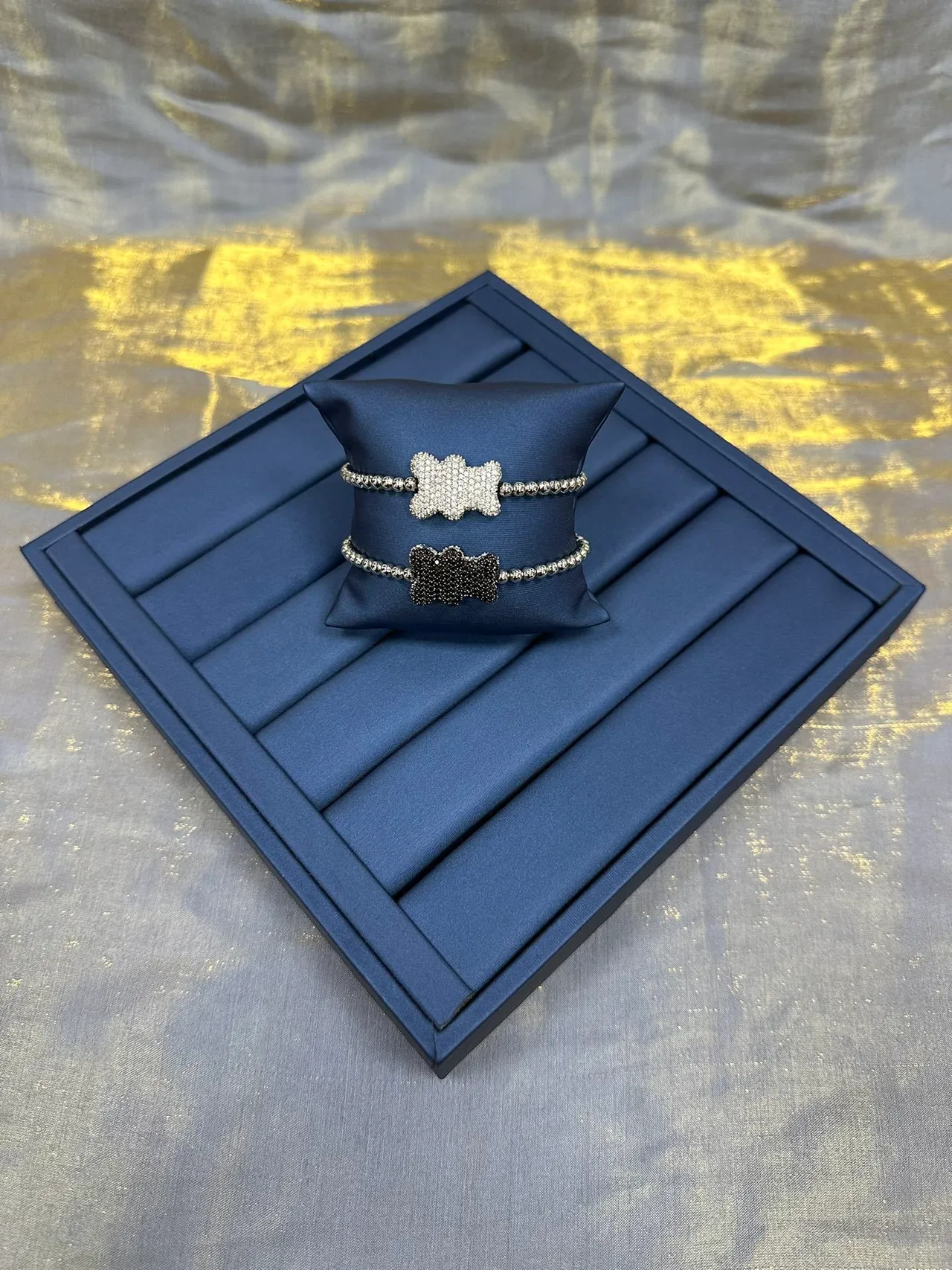Black Pavé Bow Motif Silver-Tone Beaded Bracelet 9