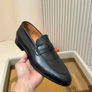 黑色抛光皮革便士带乐福鞋
