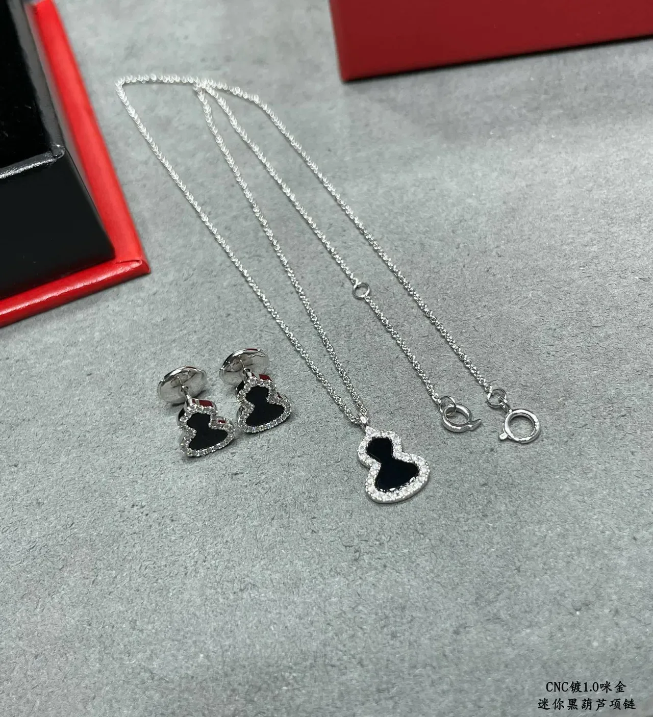 Black Silver Gourd-Shaped Pavé Crystal Halo Necklace 4