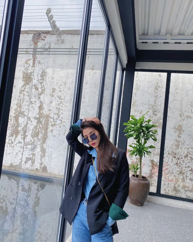 Black Square-Frame Metal-Accent Sunglasses 6