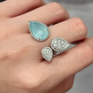 Anillo de plata azul en forma de lágrima pavé