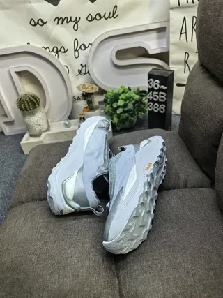 Blue White Knit Upper Sculpted Wave Midsole Sneakers 6