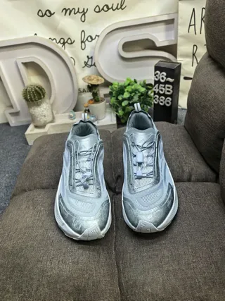 Blue White Knit Upper Sculpted Wave Midsole Sneakers 10