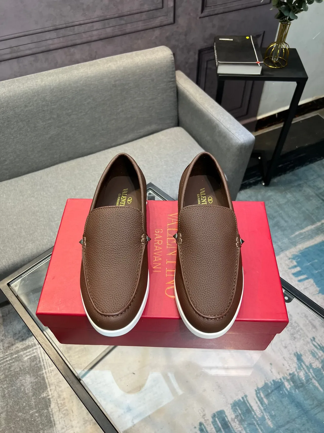 Brown White Pebbled Leather Moc-Toe Stitching Loafer 2