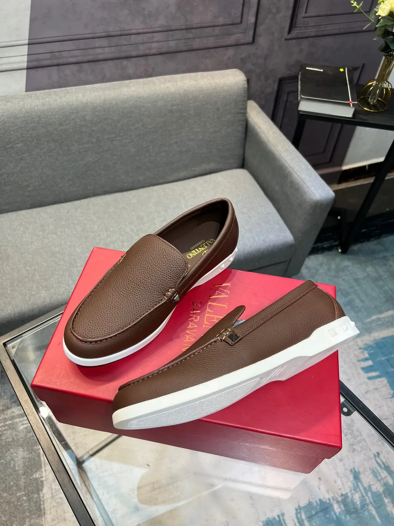 Brown White Pebbled Leather Moc-Toe Stitching Loafer 4