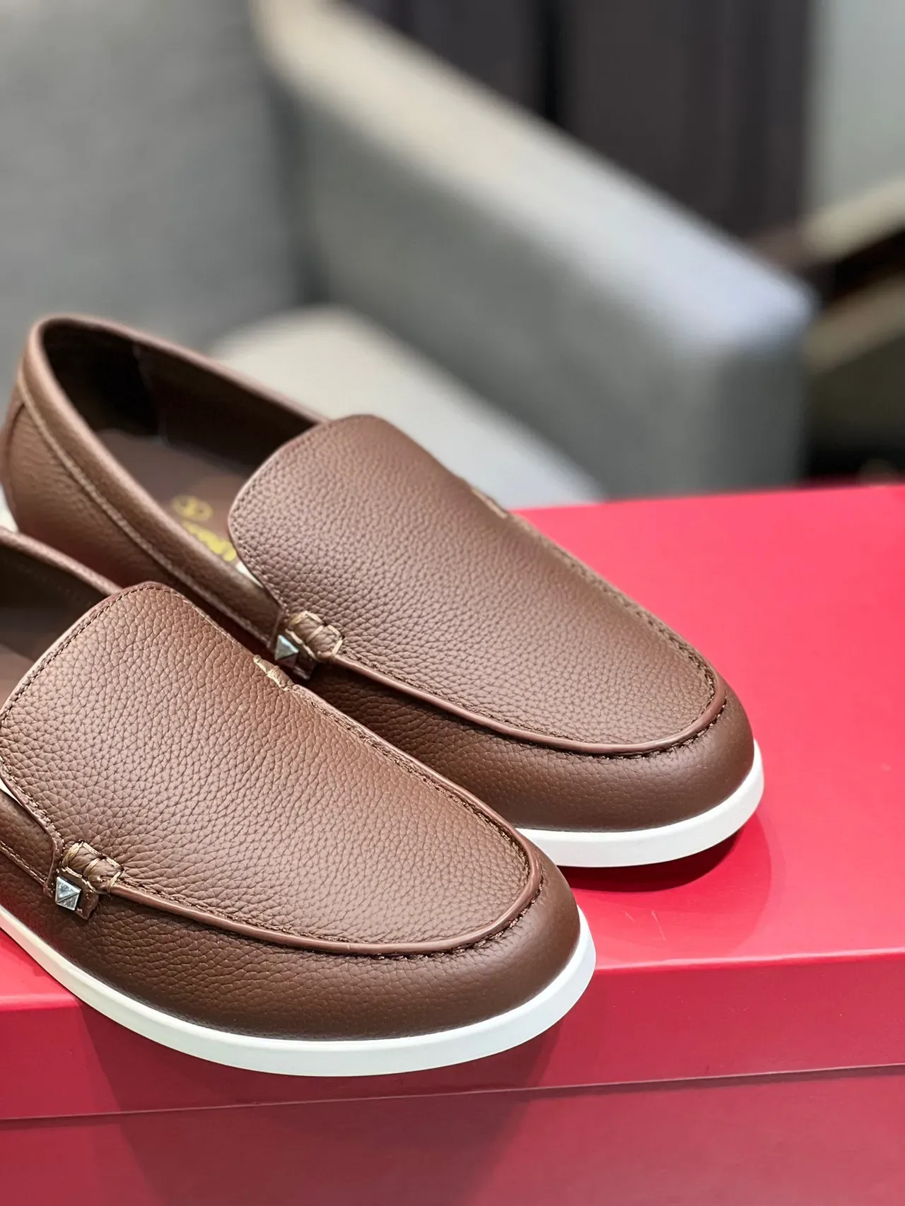 Brown White Pebbled Leather Moc-Toe Stitching Loafer 9