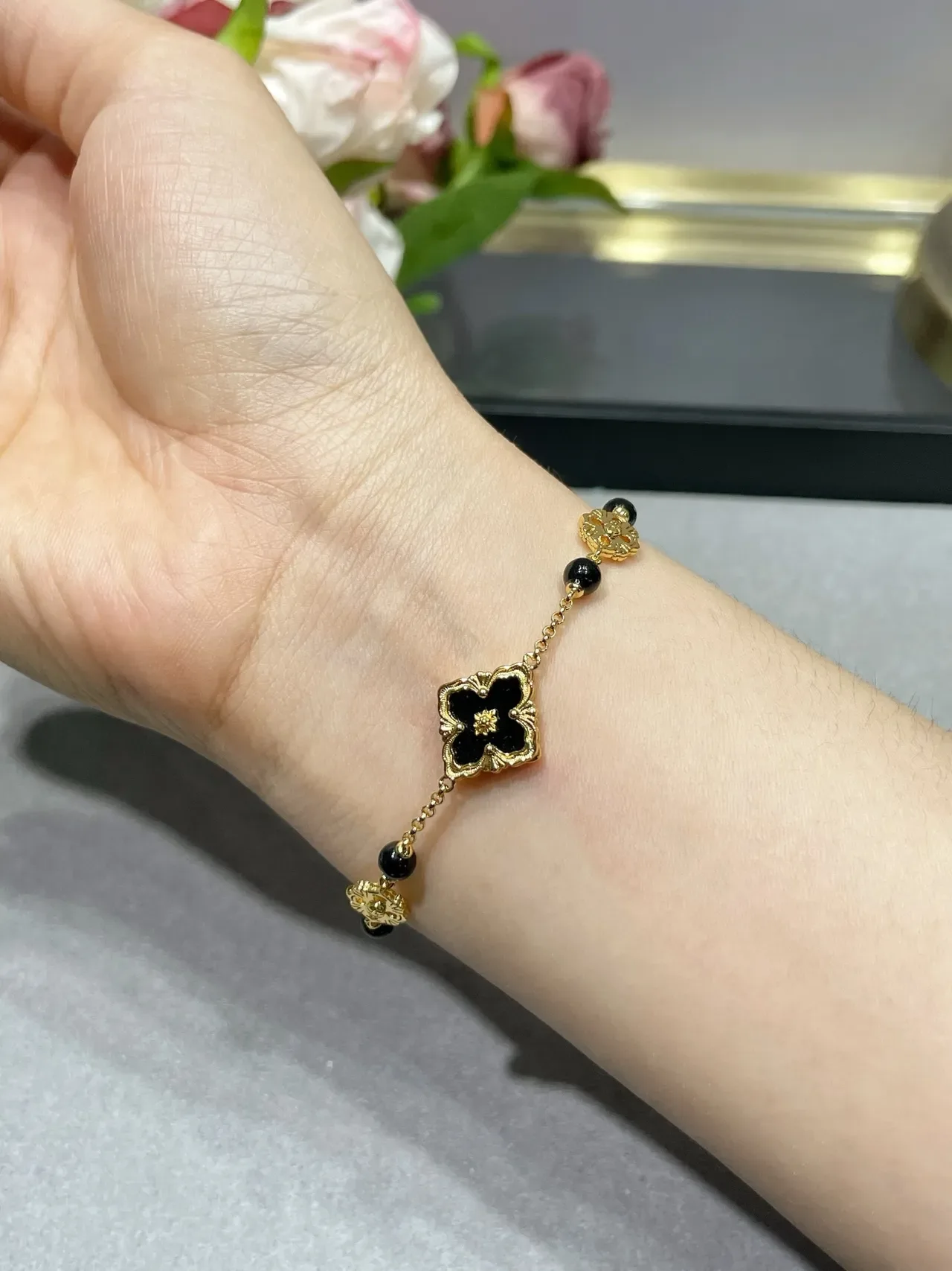 Buccellati Or Noir Filigrane Quatre Feuilles Motifs Centres Émaux Collier 8