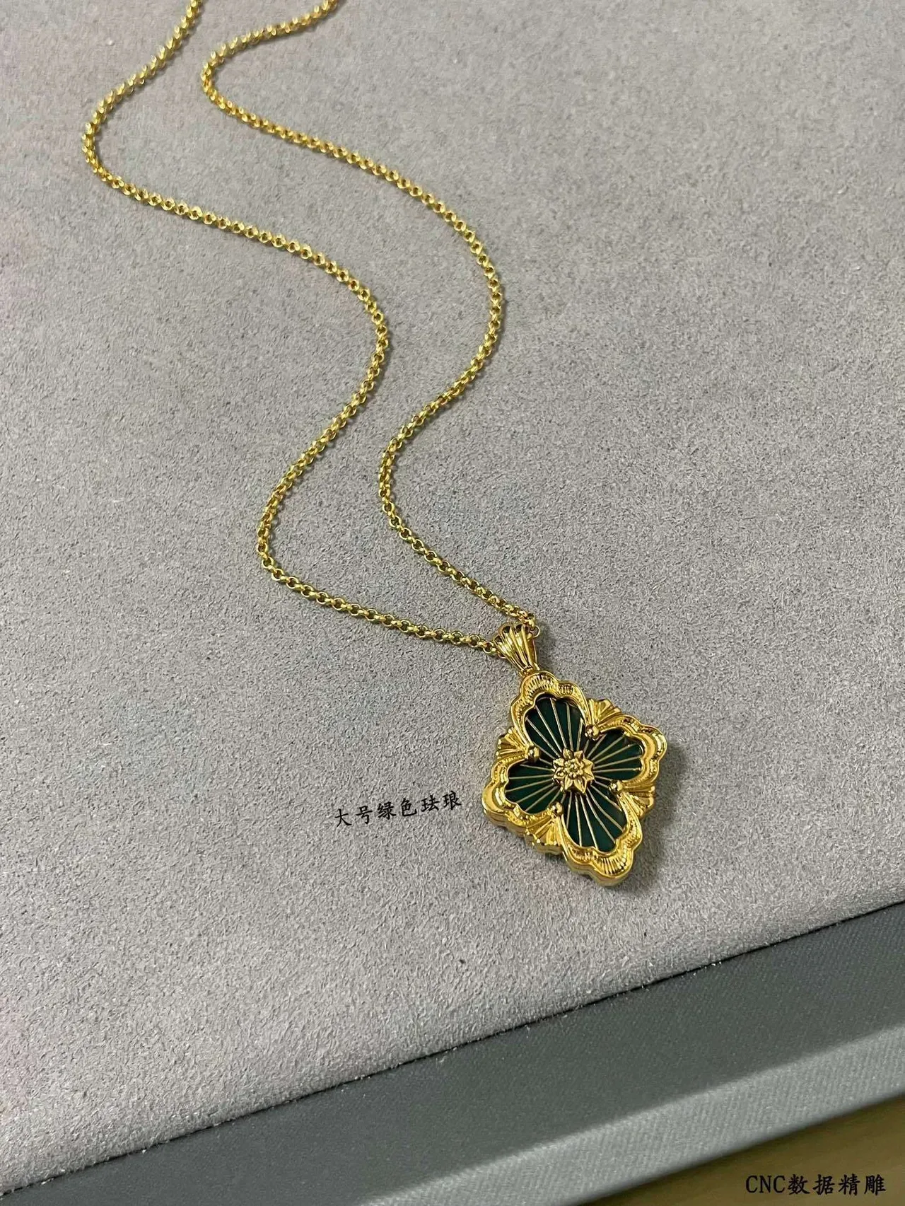 CCELLATI Collier Floral Quatrefoil Vert Émaillé Doré 4