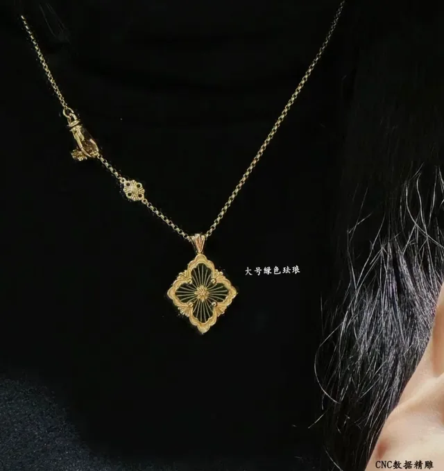 CCELLATI Collier Floral Quatrefoil Vert Émaillé Doré 9