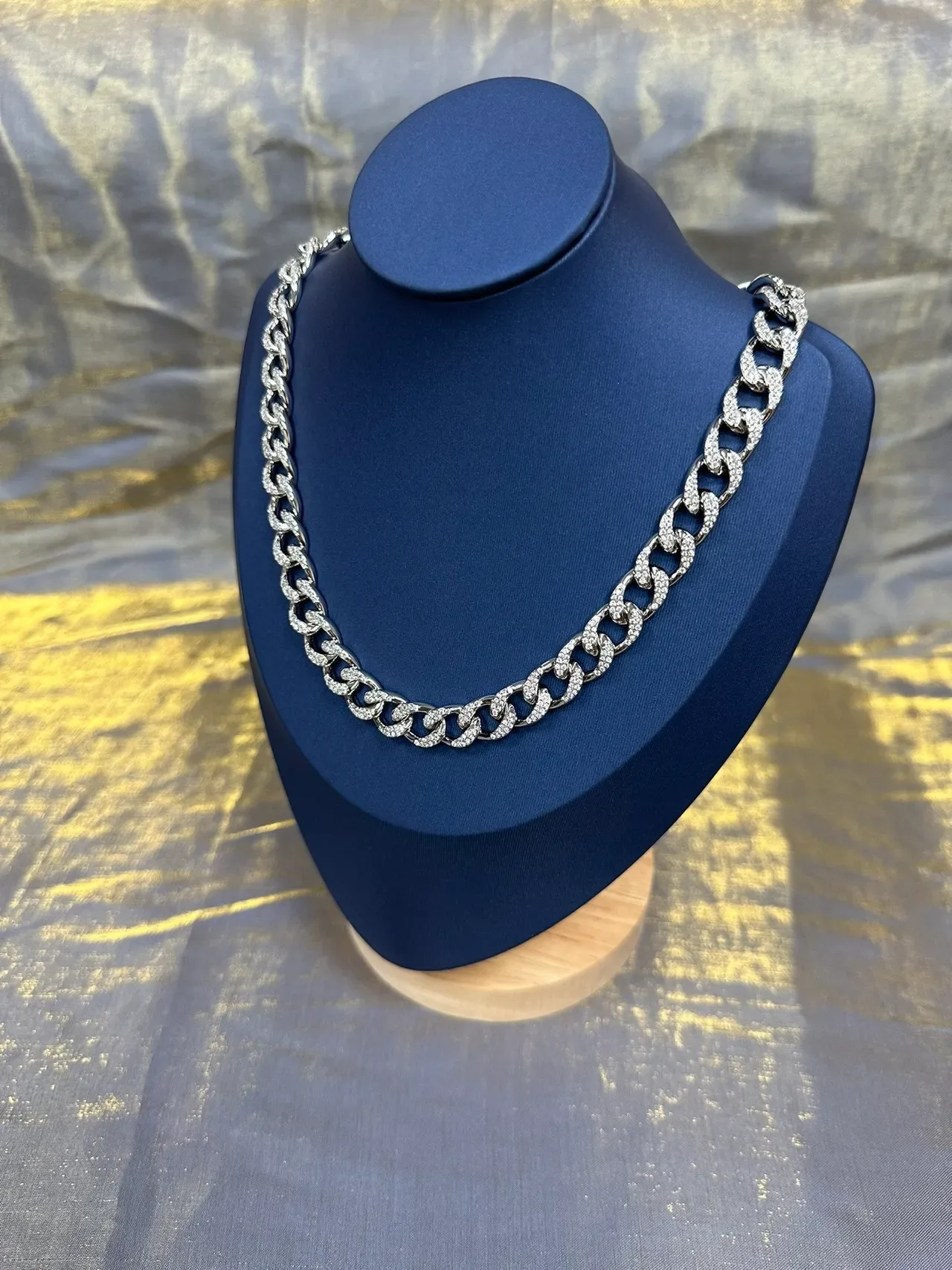 Chunky Curb-Link Pavé Crystal Silver-Tone Necklace 8