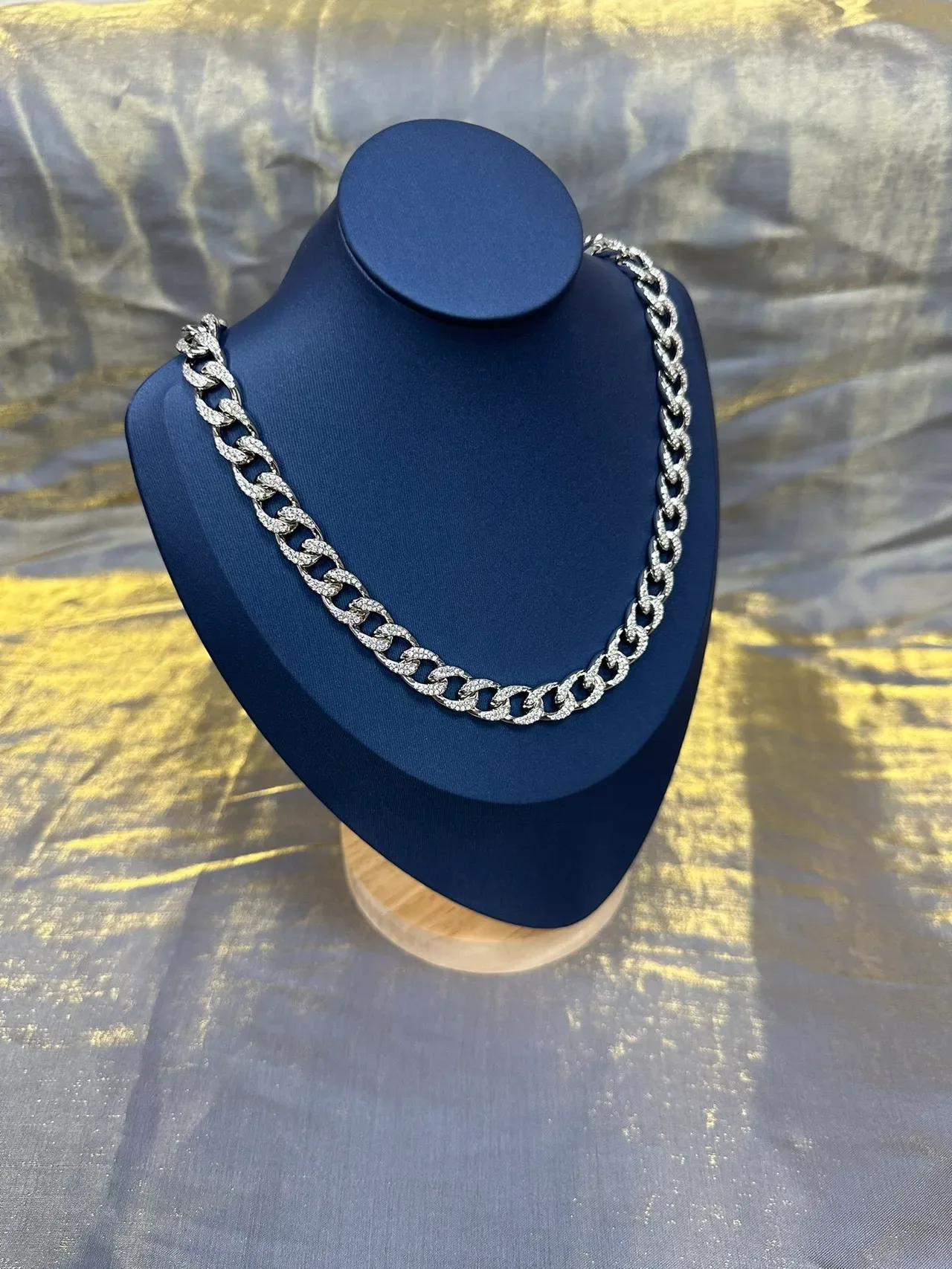 Chunky Curb-Link Pavé Crystal Silver-Tone Necklace 9