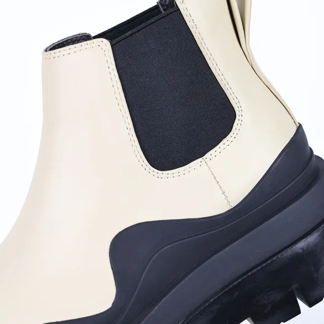 Cream and Black Chunky Platform Chelsea Boots 6