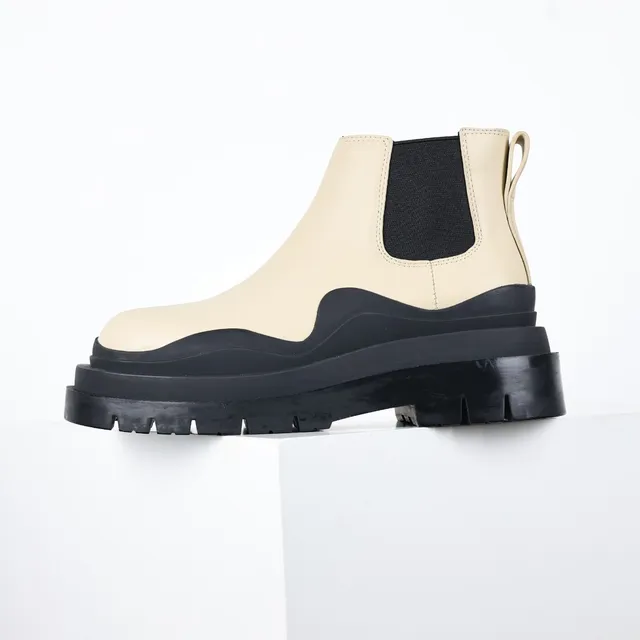 Cream and Black Chunky Platform Chelsea Boots 9