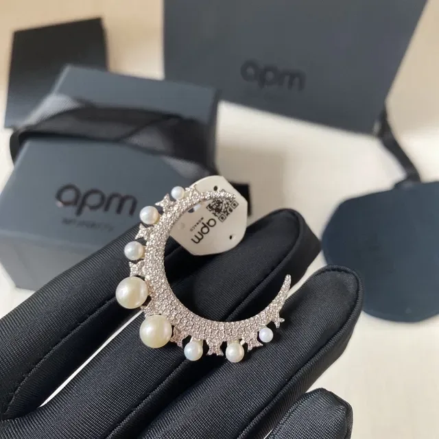 চাঁদের আকৃতির Pavé মুক্তা হার 4