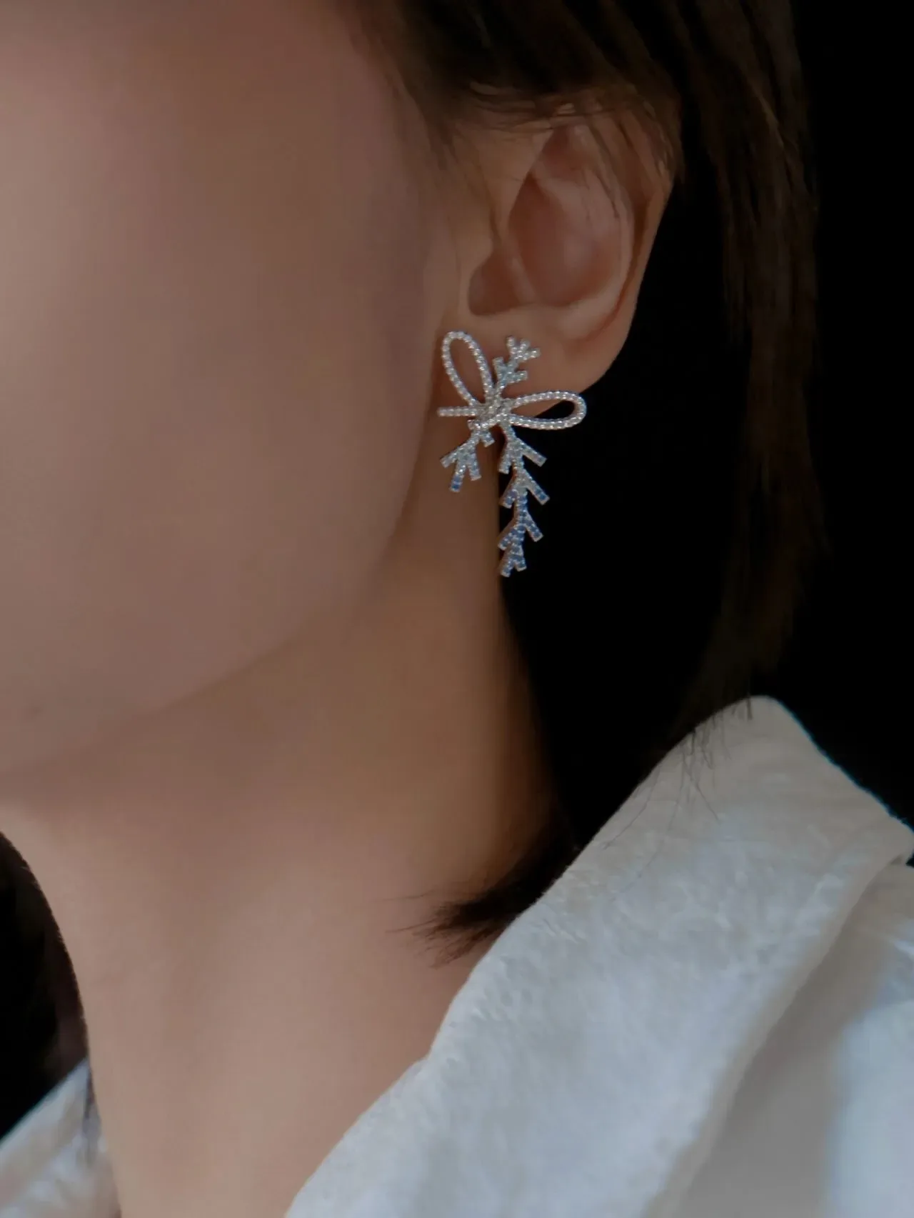 Crystal-Encrusted Bow and Branch Motif Drop Earrings 3