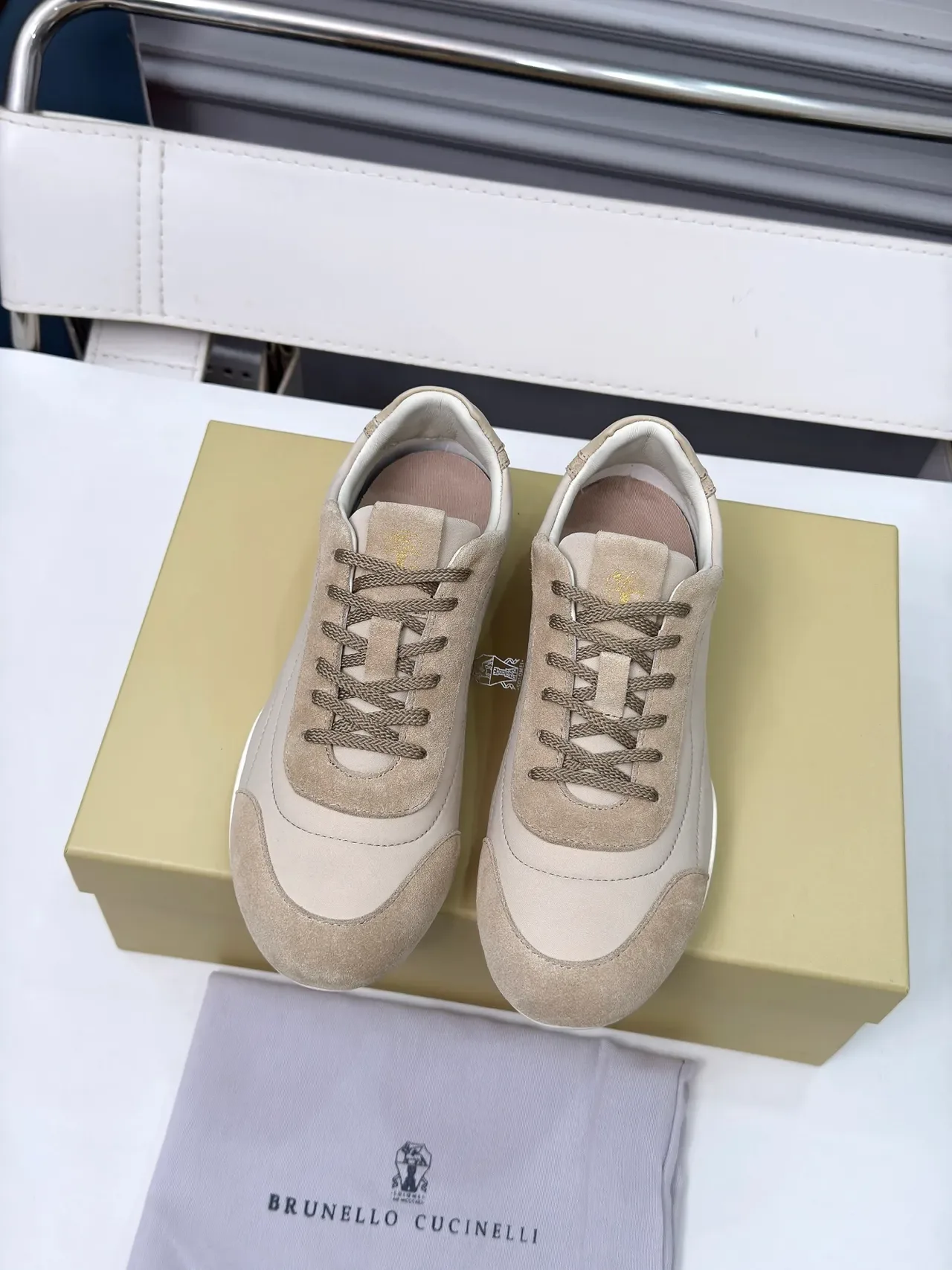 Cucinelli حذاء رياضي بيج سويد ونسيج لايف ستايل 6