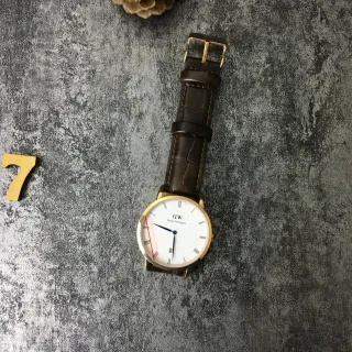 Daniel Wellington भूरा गोल्ड न्यूनतम केस क्वार्ट्ज घड़ी