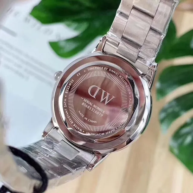 Daniel Wellington Montre de Quartz en Acier Inoxydable avec Cadran Noir Classique 3
