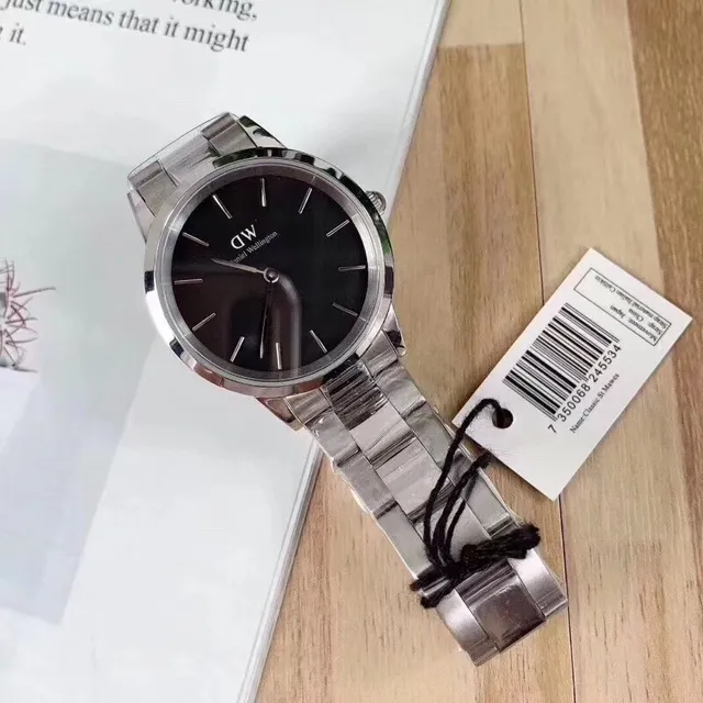 Daniel Wellington Montre de Quartz en Acier Inoxydable avec Cadran Noir Classique 7