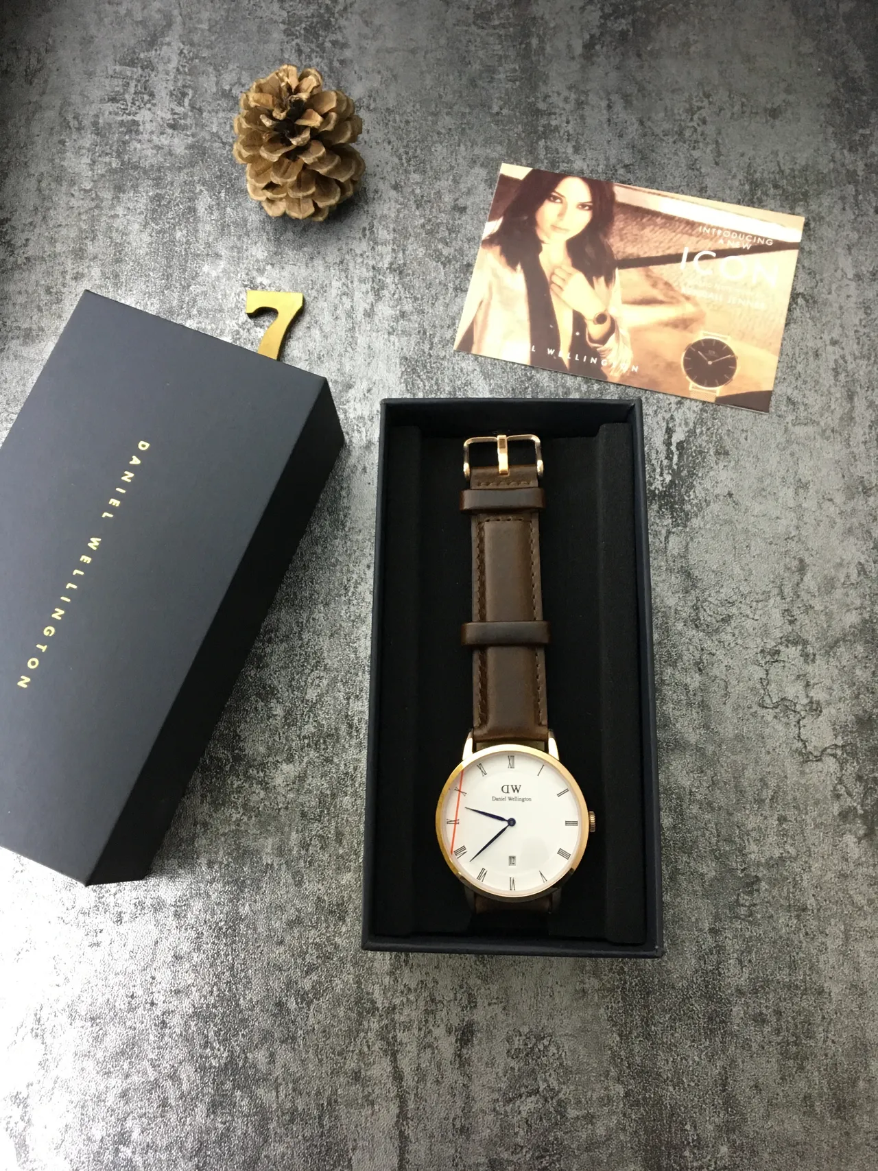 Daniel Wellington Classic Minimalist भूरा चमड़ा पट्टा क्वार्ट्ज घड़ी 3