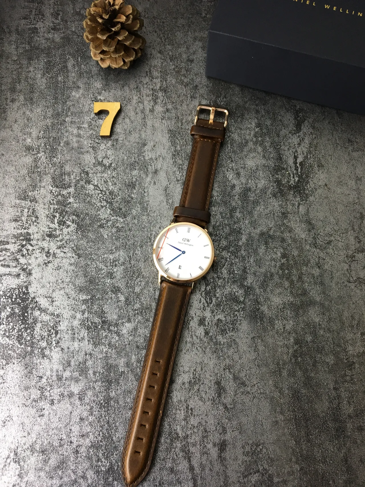 Daniel Wellington Classic Minimalist भूरा चमड़ा पट्टा क्वार्ट्ज घड़ी 6