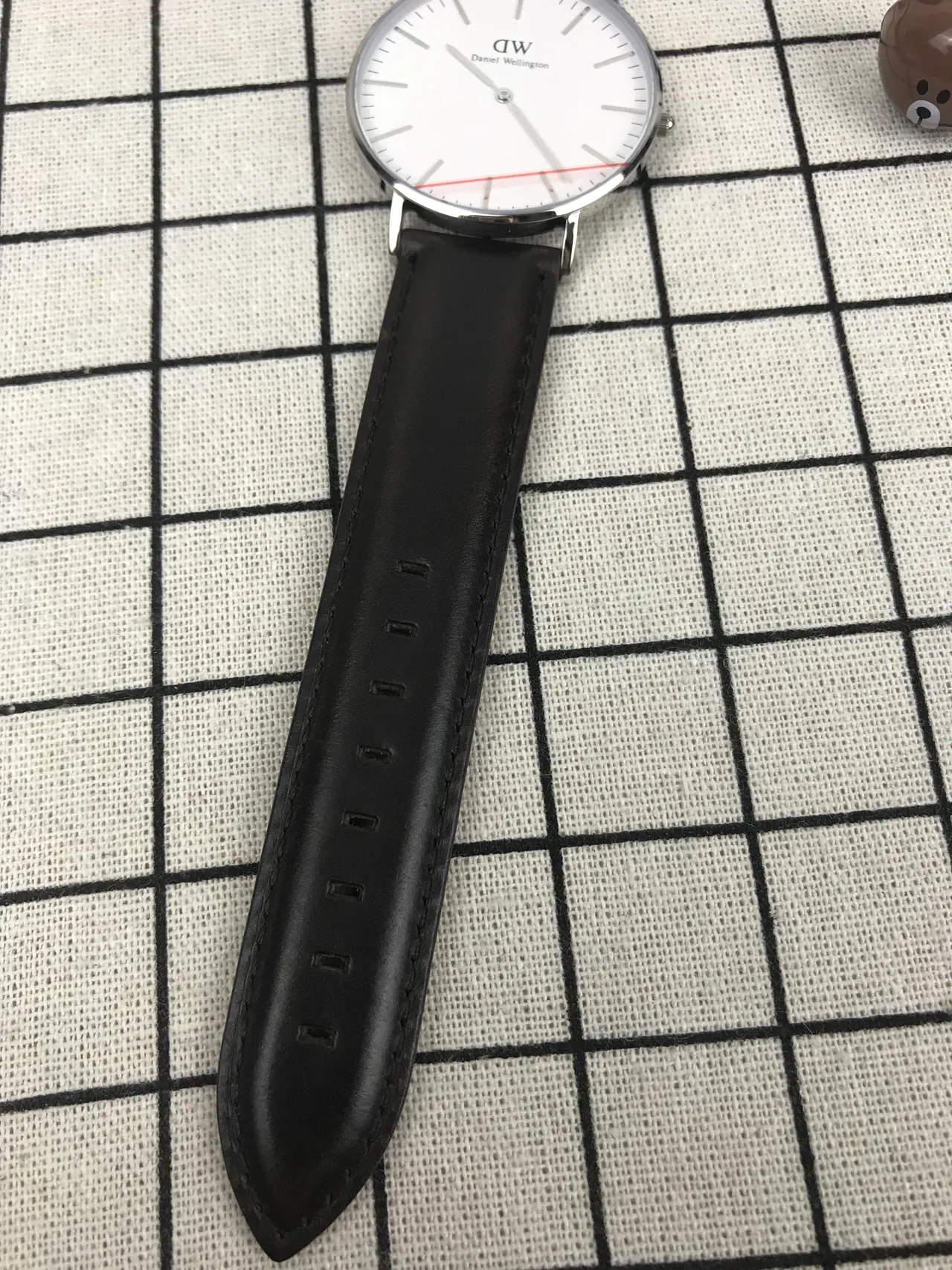 Daniel Wellington Classic Minimalist White Dial Black Leather Strap Quartz Watch 5