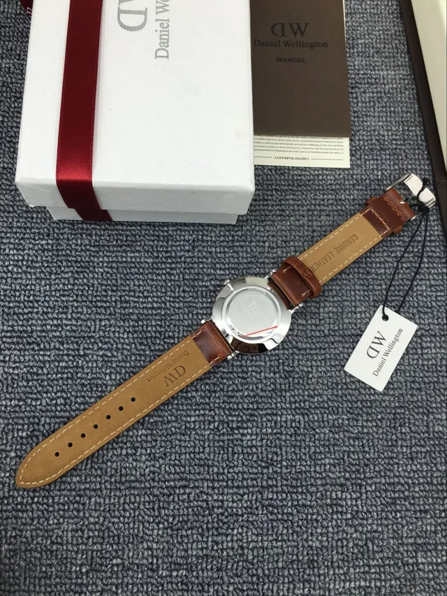Daniel Wellington 经典迷你红色石英手表 6