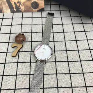 Daniel Wellington Classic Petite सफेद डायल चाँदी की जाली पट्टी क्वार्ट्ज घड़ी
