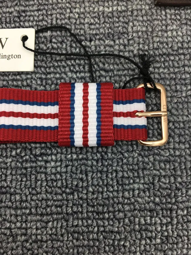 Daniel Wellington Relógio de Quartzo com Mostrador Clássico Branco, Caixa de Ouro Rosa e Pulseira NATO Vermelha Branca Azul 3