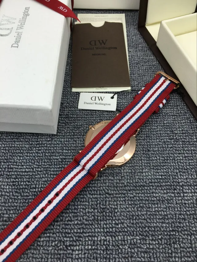Daniel Wellington Relógio de Quartzo com Mostrador Clássico Branco, Caixa de Ouro Rosa e Pulseira NATO Vermelha Branca Azul 6