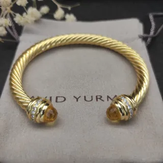 David Yurman سوار كابل ملتوي بيج ذهبي حجر نهاية