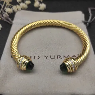 David Yurman سوارة كابل ملتف أخضر ذهبي مع حجر مقصوص وطرف