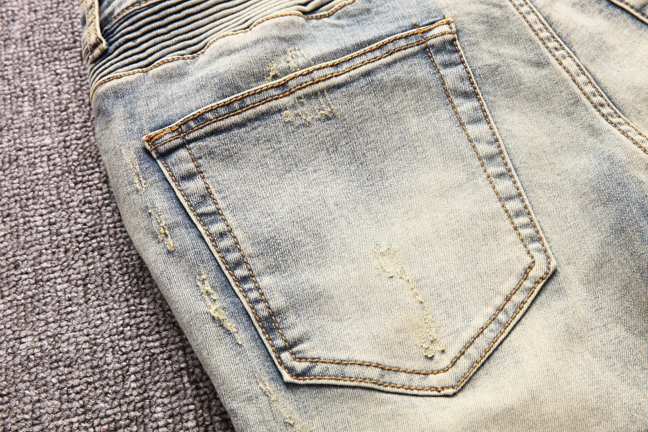 Distressed Panelled Knee Zip-Pocket Denim Shorts 3