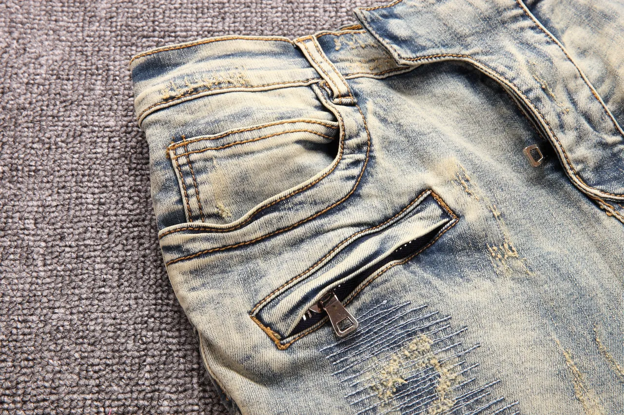 Distressed Panelled Knee Zip-Pocket Denim Shorts 11
