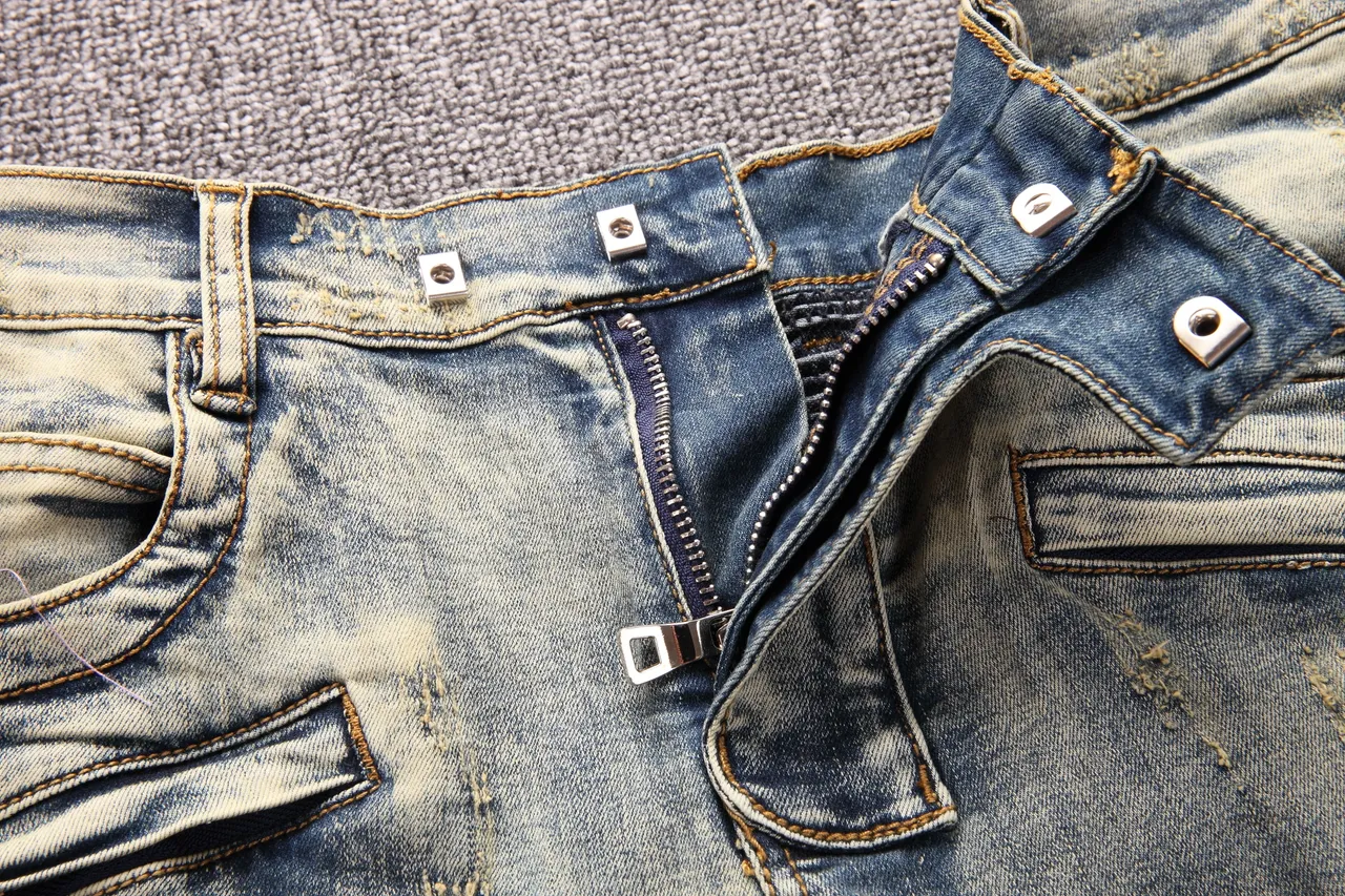 Distressed Panelled Knee Zip-Pocket Denim Shorts 12