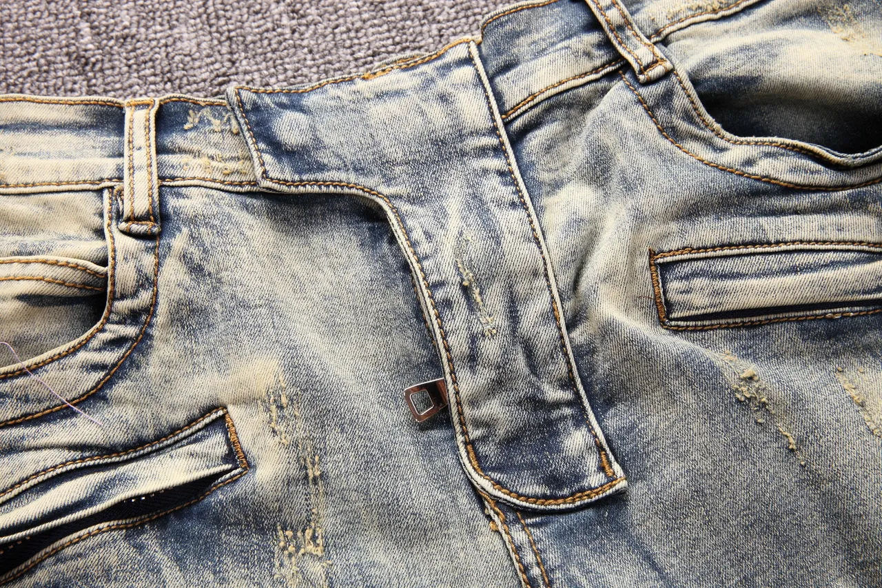 Distressed Panelled Knee Zip-Pocket Denim Shorts 13