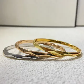 Brazaletes de Bangle de Metal Geométrico Facetado Multi-Tono