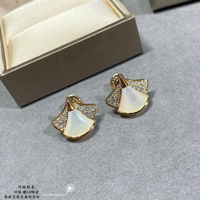 Boucles d'oreilles en forme d'éventail en nacre de perle et pierres pavées 5