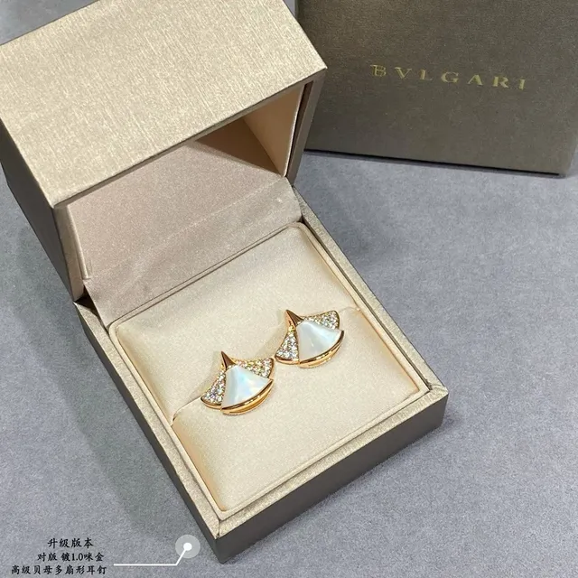 Boucles d'oreilles en forme d'éventail en nacre de perle et pierres pavées 6