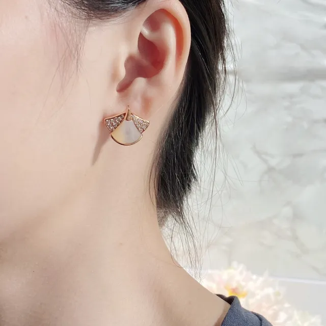 Boucles d'oreilles en forme d'éventail en nacre de perle et pierres pavées 9