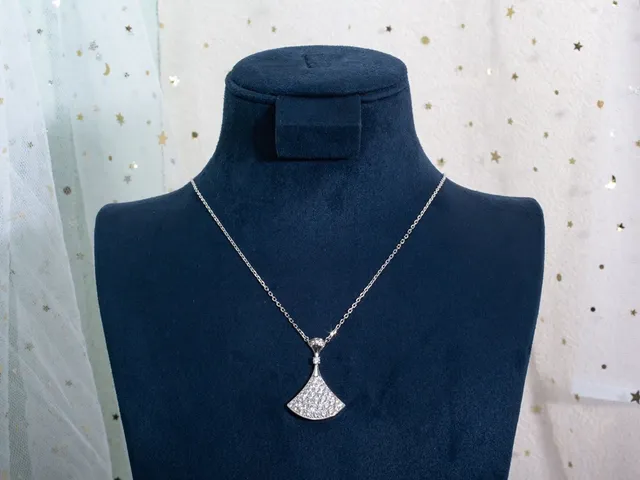 Fan-Shaped Pavé Diamond Pendant Necklace 4