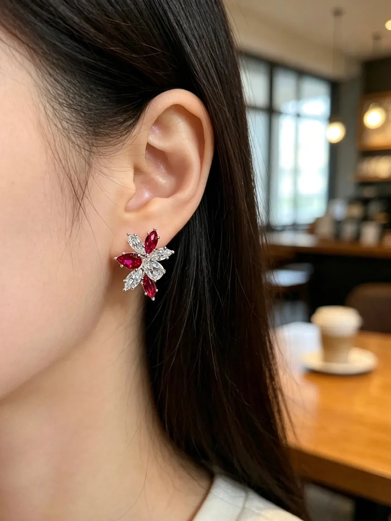 Aretes con cluster floral de rubíes de corte marquise y diamantes 8