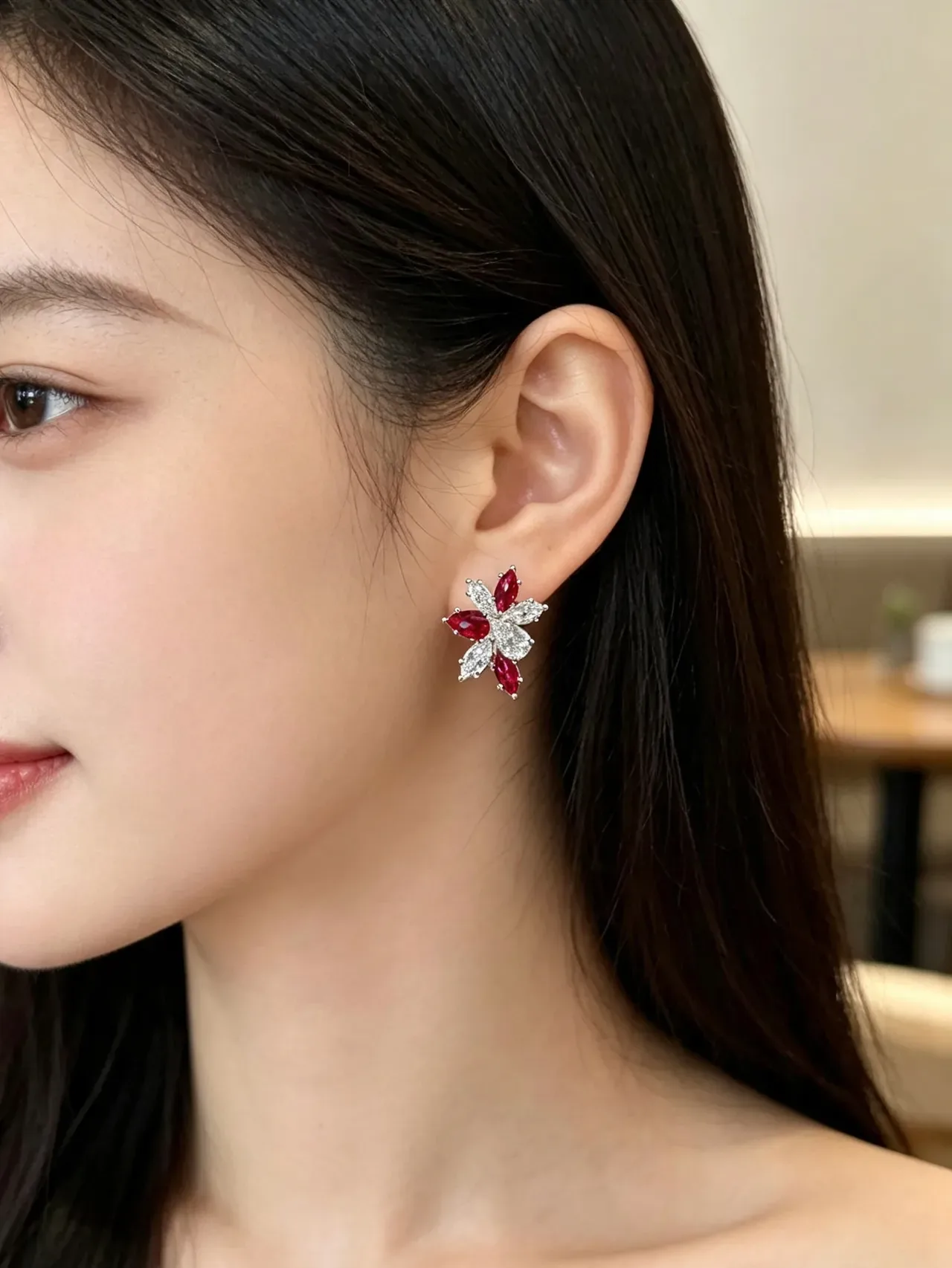 Aretes con cluster floral de rubíes de corte marquise y diamantes 9