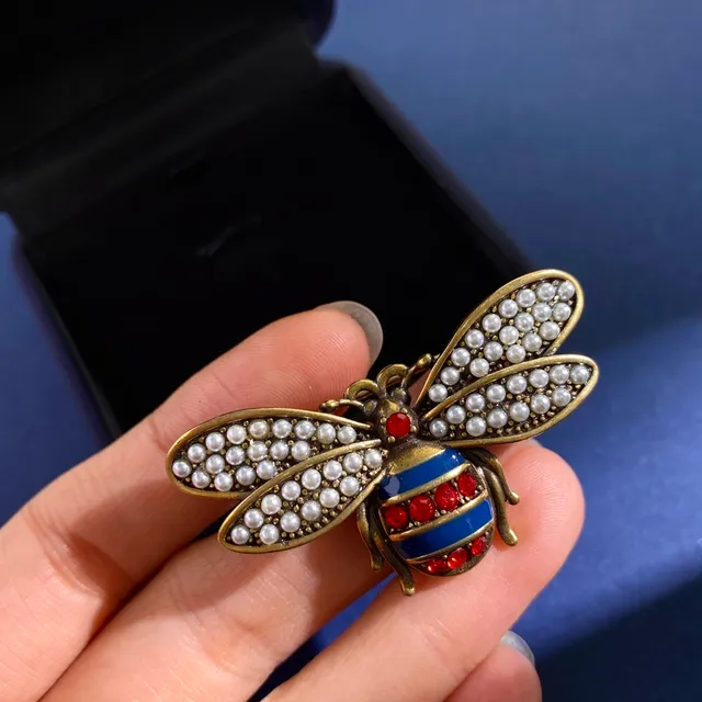 Gold Blue Bee-Shaped Enamel-Bodied Brooch 7
