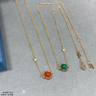 金绿链条圆形宝石吊坠项链