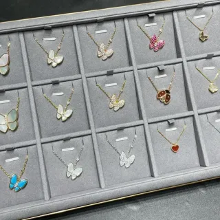Or multicolore motif papillon Pavé-Set pierres collier