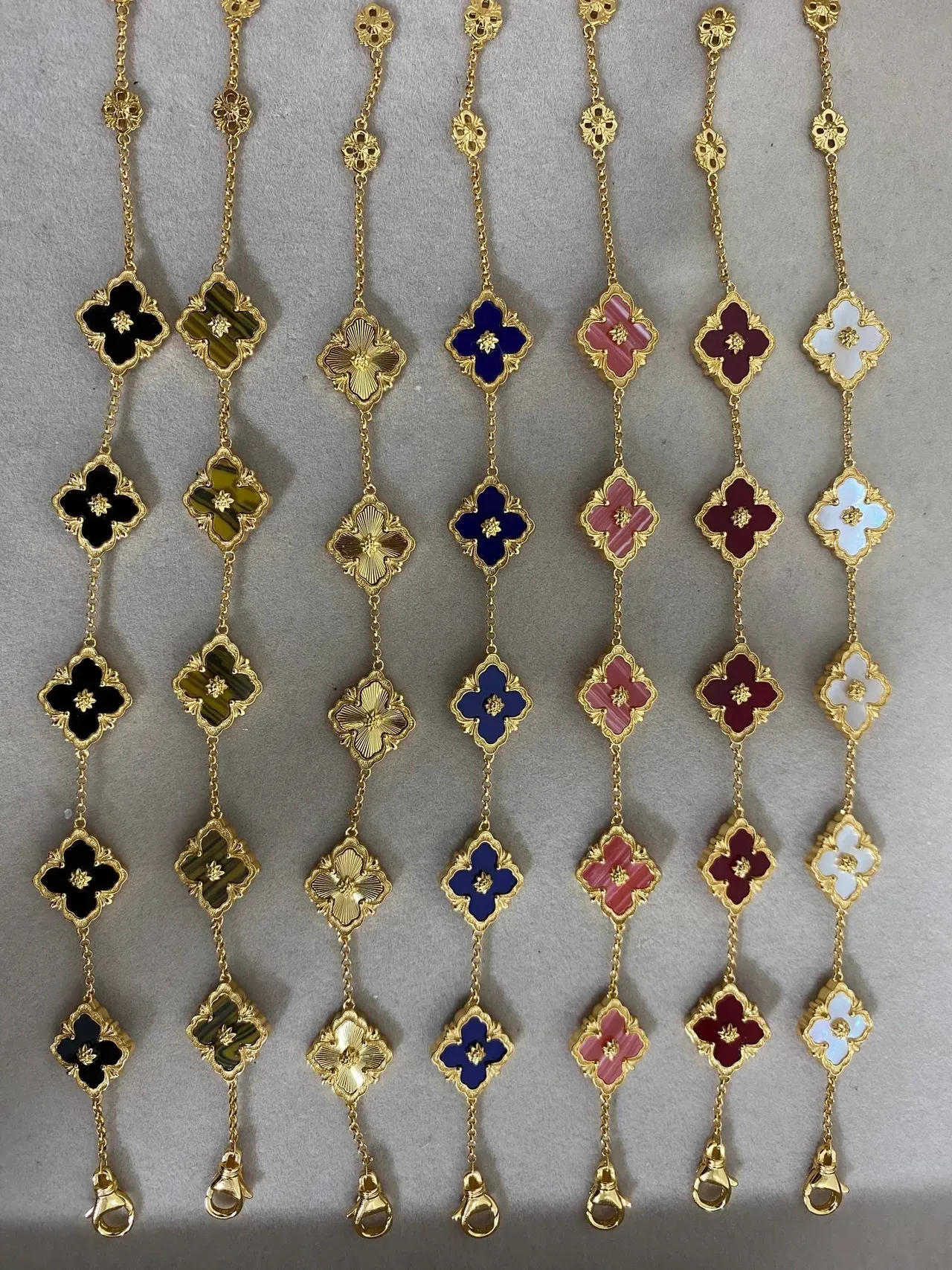 Gold Multicolor Chain Quatrefoil Pendant Motif Necklace 1