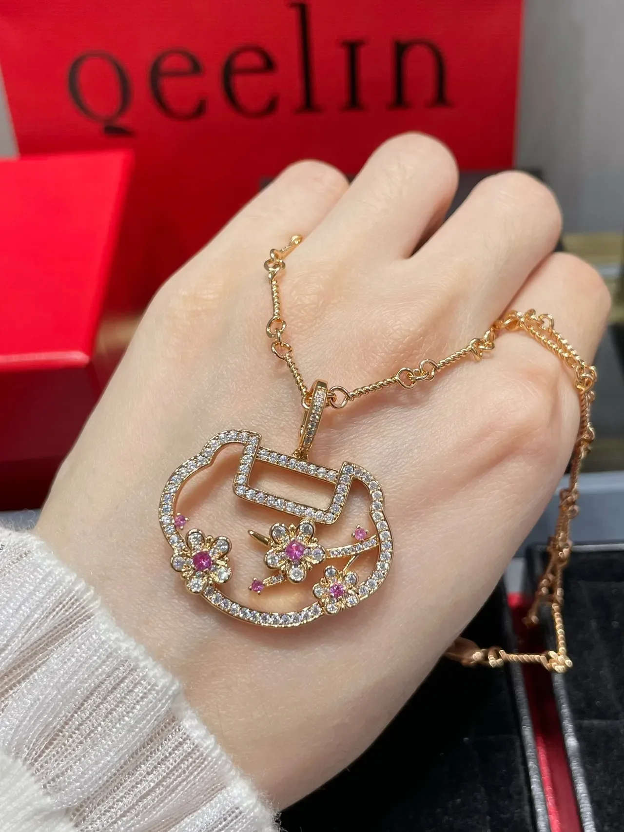 Gold Pink Openwork Pendant Pavé-Set Clear Stones Necklace 4