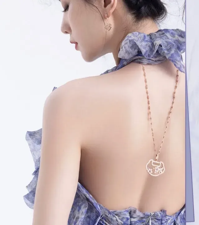 Gold Pink Openwork Pendant Pavé-Set Clear Stones Necklace 7